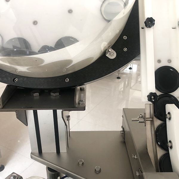 醬料自動真空旋蓋機細節