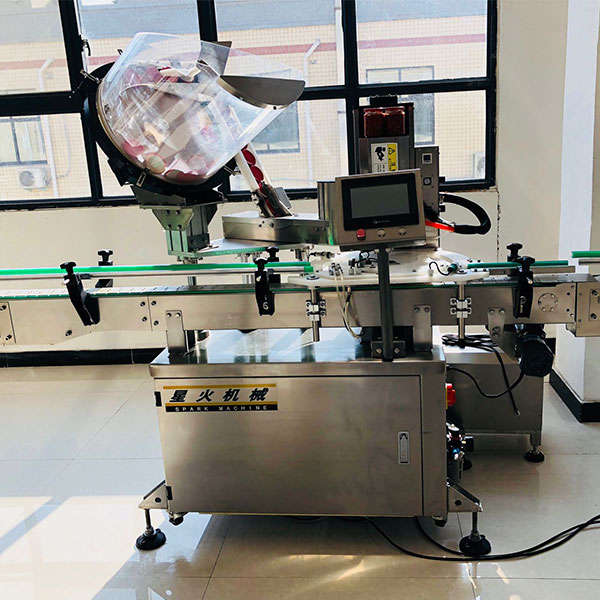 玻璃瓶真空旋蓋機(jī)設(shè)備實(shí)拍